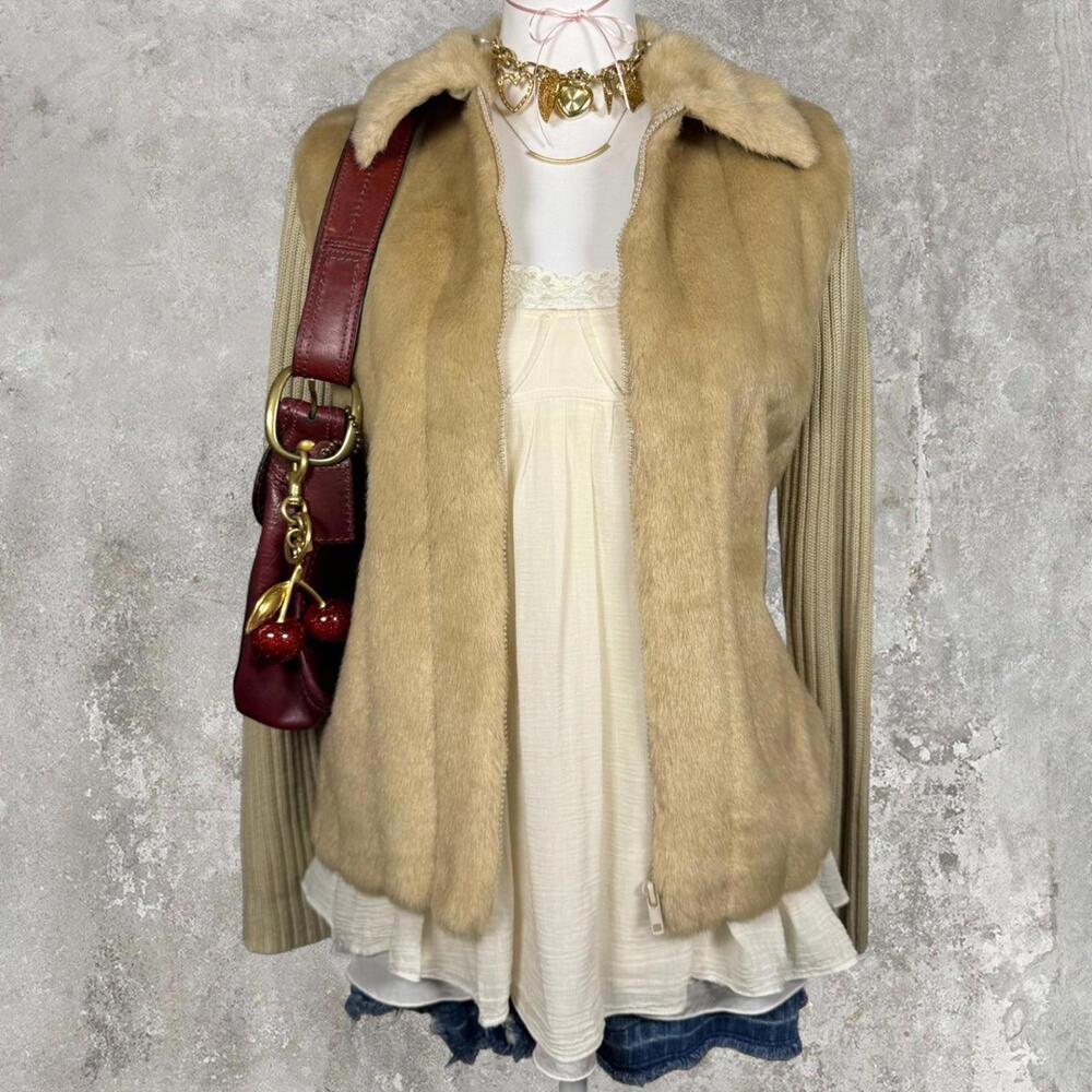y2k winter faux fur zip up, perfect for the city